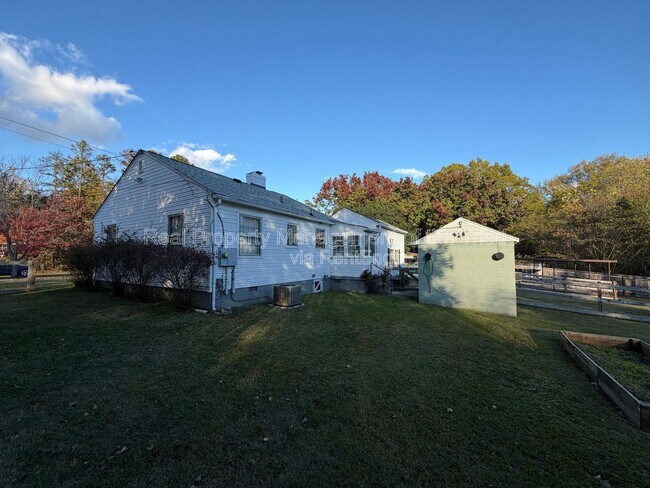 Building Photo - 7530 Shallowford Rd