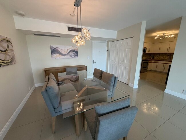 Building Photo - 3530 Mystic Pointe Dr