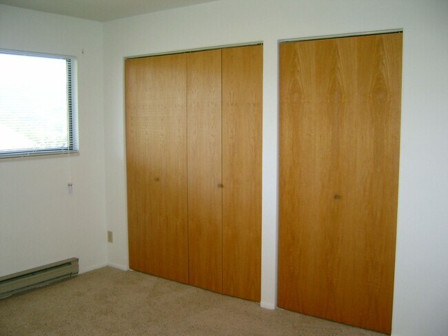 Building Photo - 2 Bedroom Condo near Oxbow Park