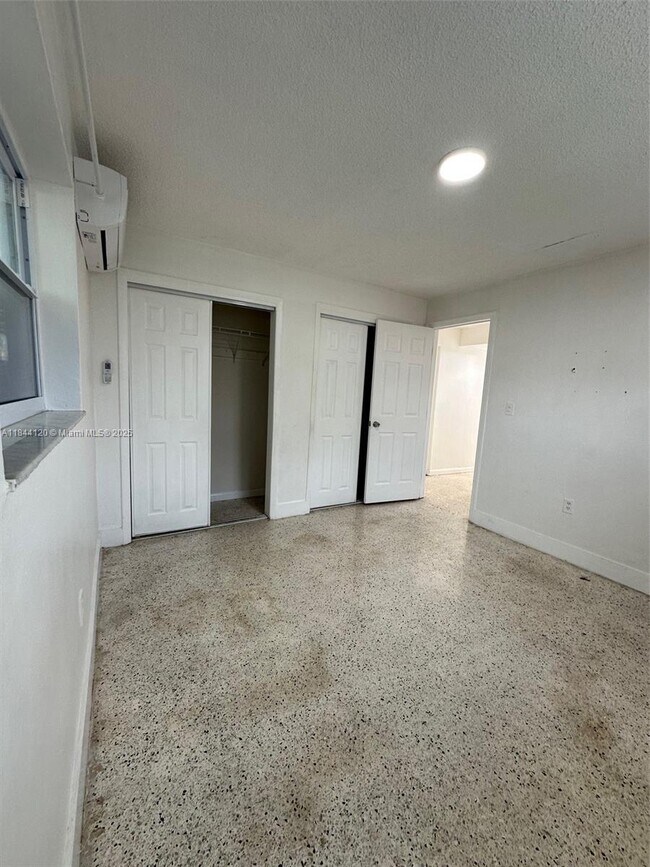 Building Photo - 4351 NW 5th St