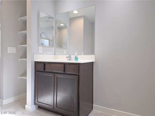 Building Photo - 1888 Molly Meadows St