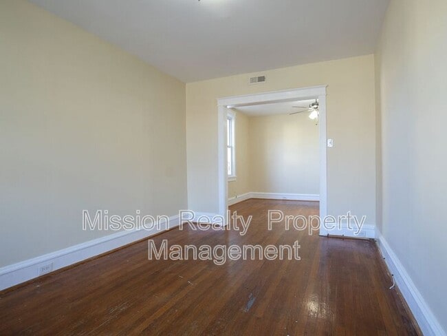 Building Photo - 1400 Bainbridge St