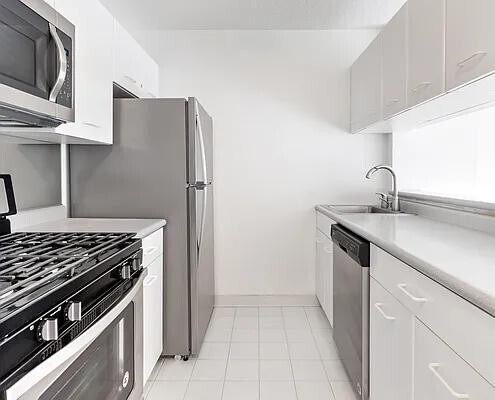 Building Photo - 2 S End Ave