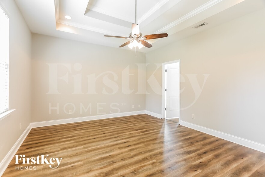 Building Photo - 20815 Sandy Dr