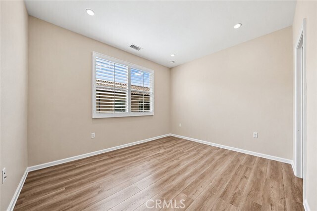 Building Photo - 134 Canvas