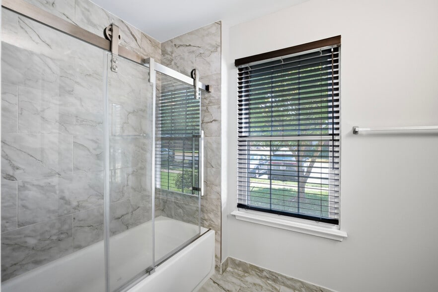 ground floor bathroom - 6228 William Edgar Dr