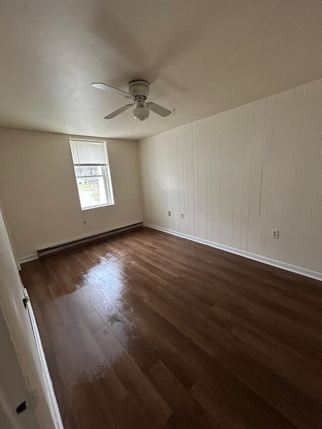 Building Photo - 120 W Main St