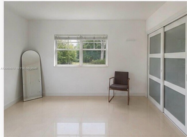 Building Photo - 455 S Shore Dr