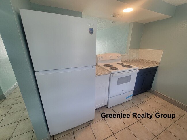 Building Photo - Updated 1 Bed/1 Bath Apt - Water/Sewer/Trash Included in Rent - Private Fenced-in Back Patio - Wa...