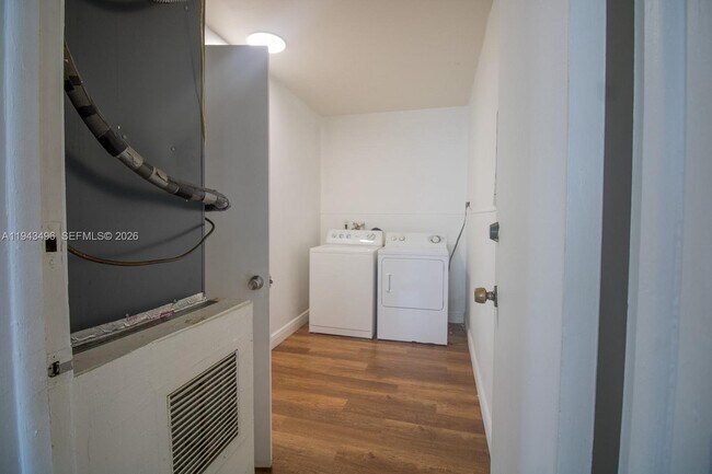 Building Photo - 8690 Sunset Dr