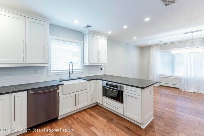 Building Photo - 16 Cypress Ave