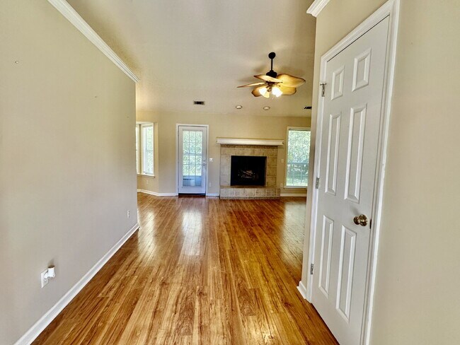 Building Photo - Rivers End Three Bedroom Home with a Fence...