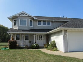 Building Photo - N511 Willowcrest Ct