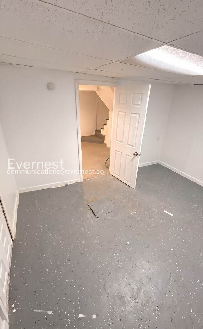 Building Photo - 3 Bed/2 Bath Home with Fenced Yard / Vouchers Accepted / Coming Soon!