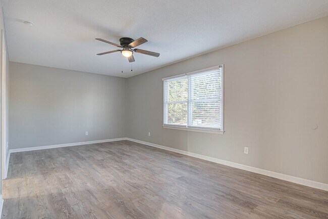 Building Photo - Newly Remodeled 1 Bedroom Condo in Prime Location! No Pets