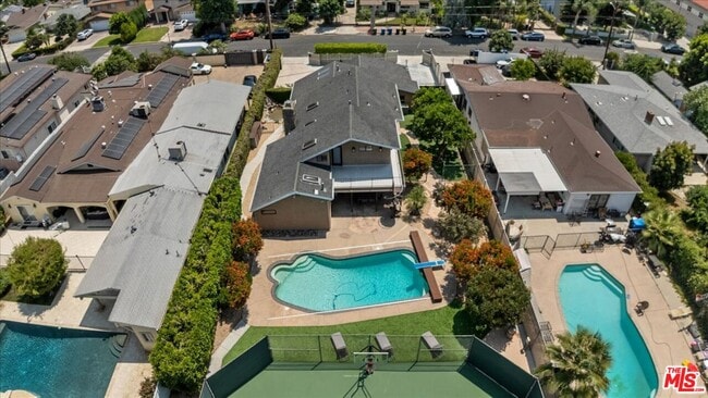 Building Photo - 6443 Matilija Ave