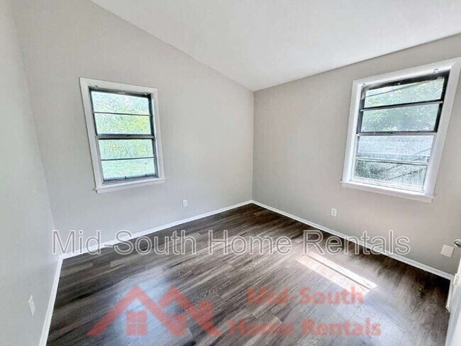 Building Photo - 2298 Dells Ave