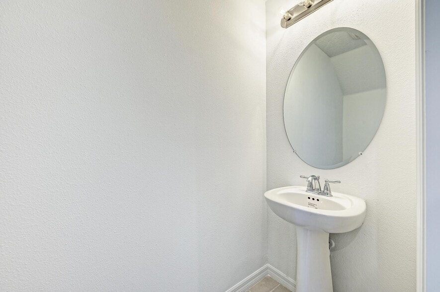 Building Photo - 6354 Fairmont Ln