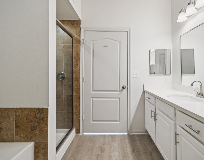 Building Photo - Apartment for Rent