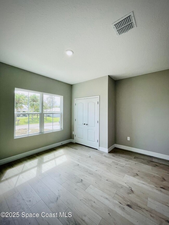 Building Photo - 526 Frink Ave