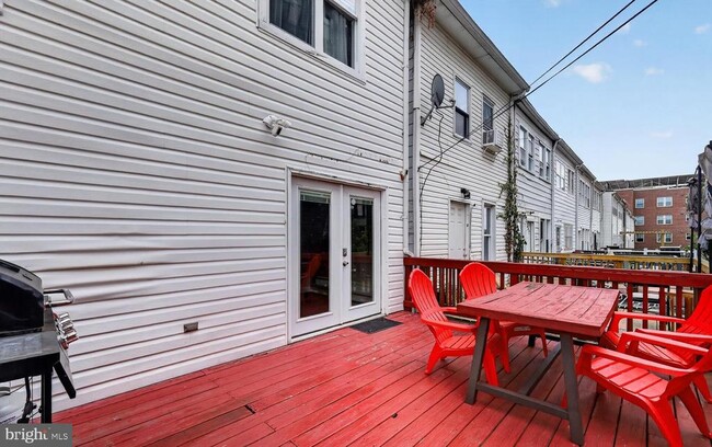 Building Photo - 2630 10th St NE