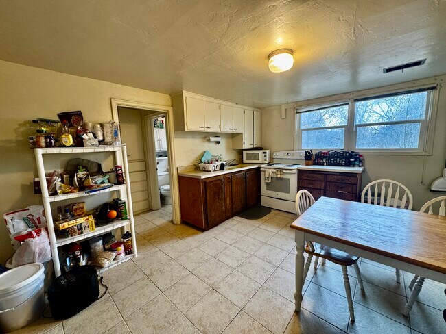 Building Photo - Frame House Duplex