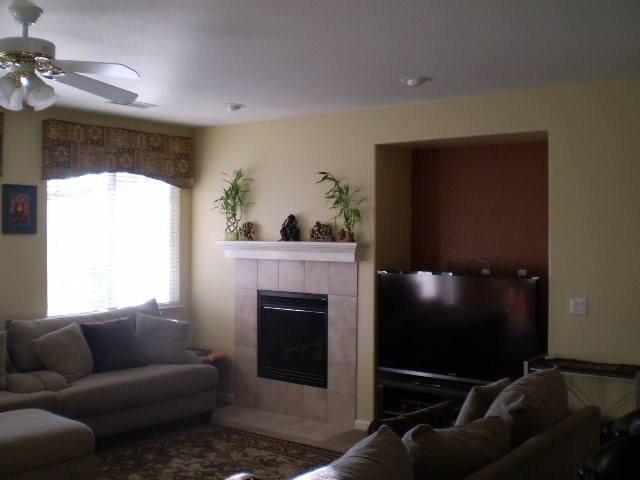 Building Photo - Beautifully Maintained and Upgraded Parkwa...