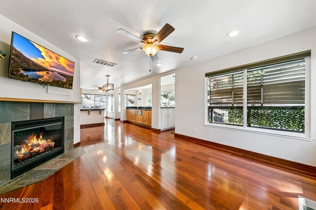 Building Photo - 215 Clubhouse Cir