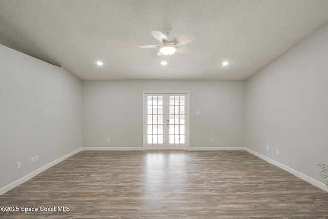 Building Photo - 5492 Wendy Lee Dr