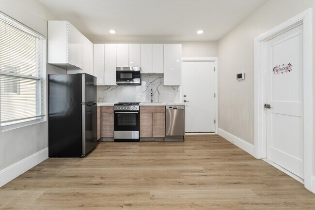 Building Photo - 41 Wolcott St