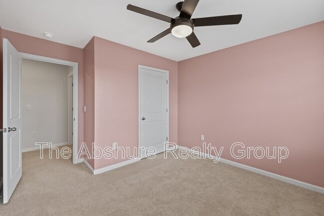 Building Photo - 49 River Bank Rd