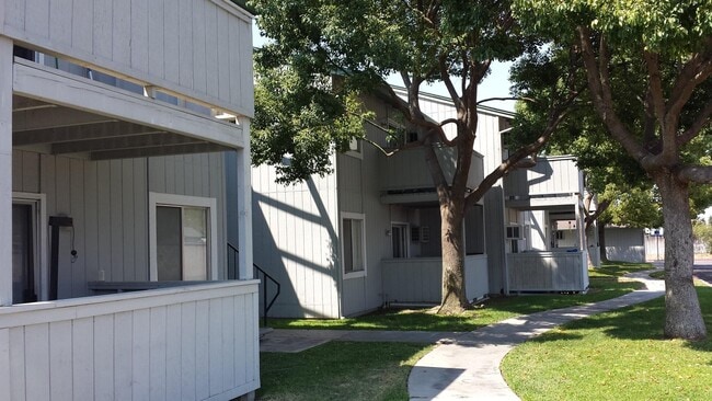 Building Photo - 425 E Alameda St