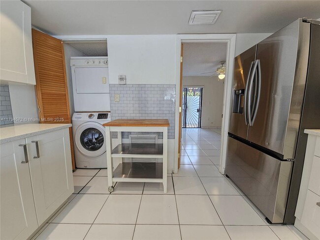 Building Photo - 1341 SW 124th Ct
