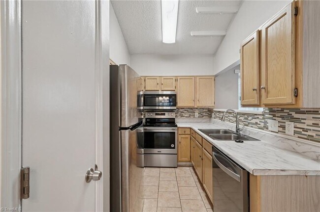 Building Photo - 3221 Pipers Way