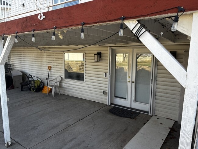 Building Photo - 157 N 400 W