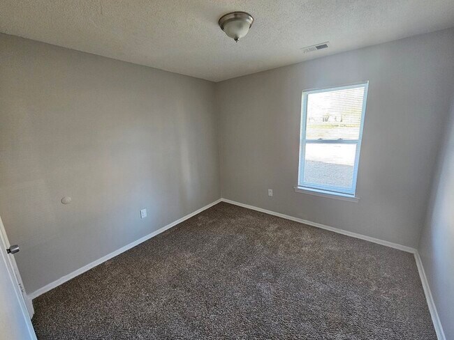 Building Photo - 10811 Chateau Dr