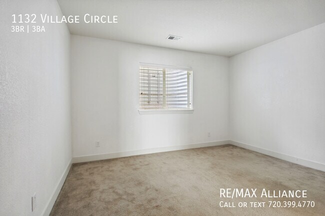 Building Photo - 1132 Village Cir
