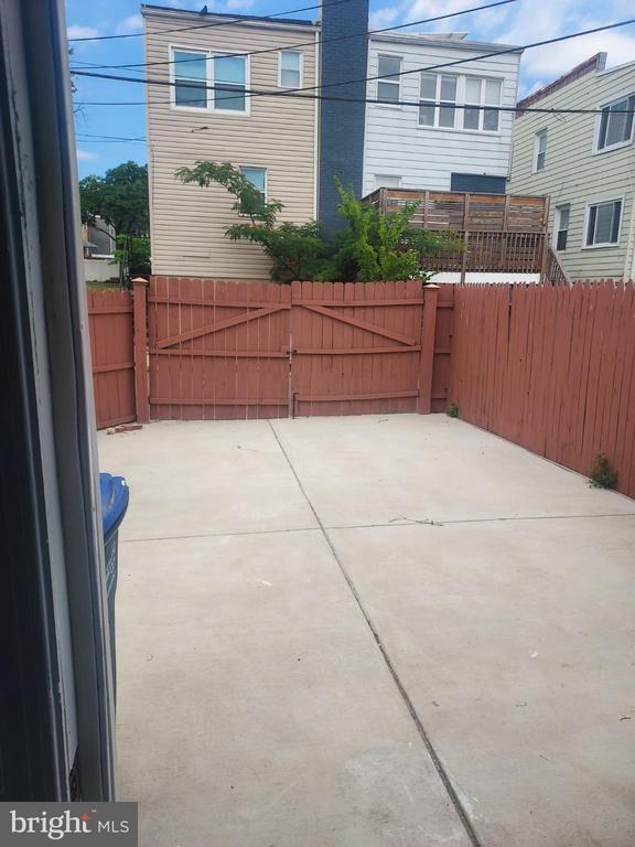 Building Photo - 619 Sheridan St NW