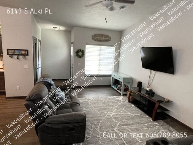 Building Photo - 6143 S Alki Pl