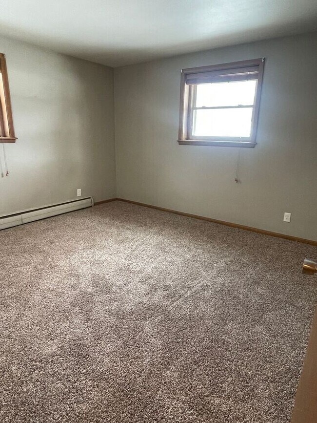 Richfield Ground Level, New Carpet, Heat P... 6936 Penn Ave S