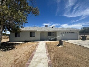 Building Photo - Large Lot 4 + 2 in Lake Los Angeles