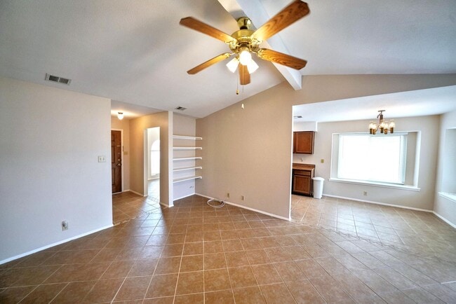 Building Photo - Charming 2-bed, 2-bath home in Universal C...