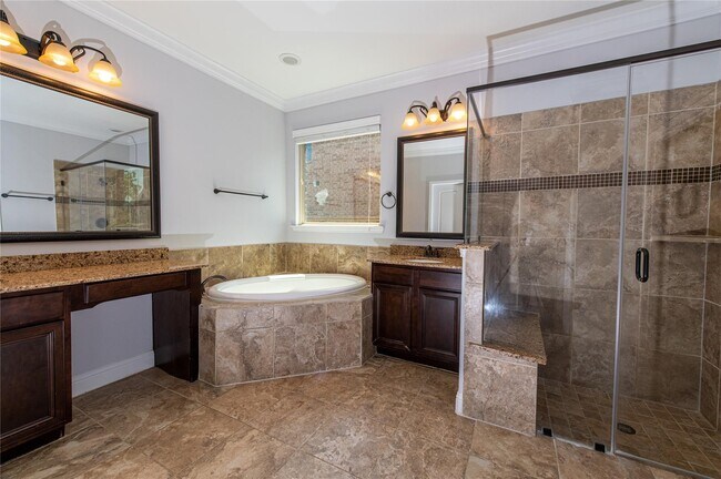 Building Photo - 7 Whispering Thicket Pl