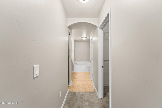 Building Photo - 5350 E Deer Valley Dr