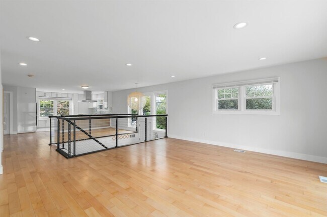 Building Photo - 6 Grand Cove Way