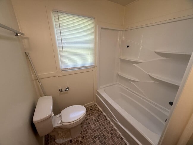 Building Photo - 1618 Trinity Cir