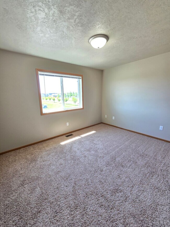 Building Photo - Beautiful Condo!!!