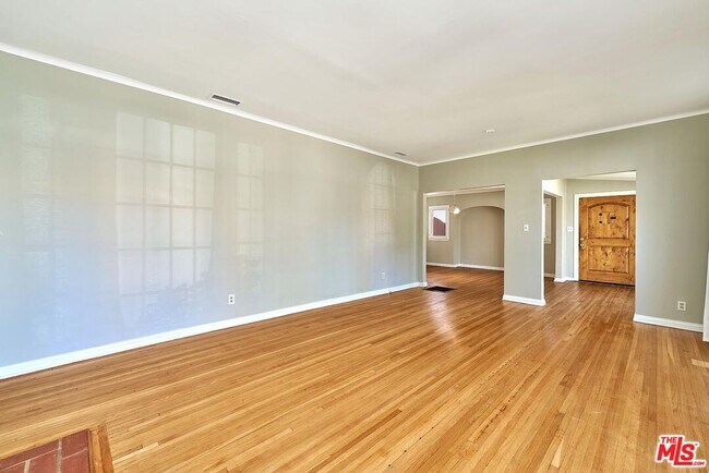Building Photo - 429 S Orange Dr
