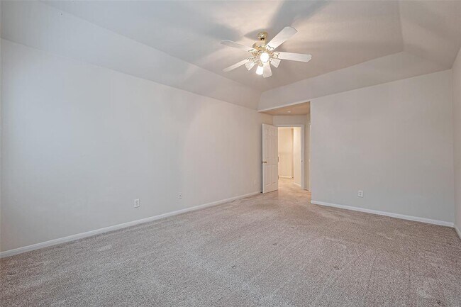 Building Photo - 18 W Greenhill Terrace Pl
