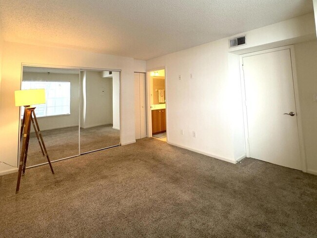 Building Photo - 1000 Crystal Way